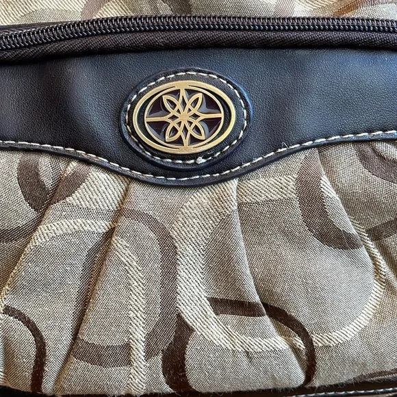 Women’s Handbag - Picture 2 of 8